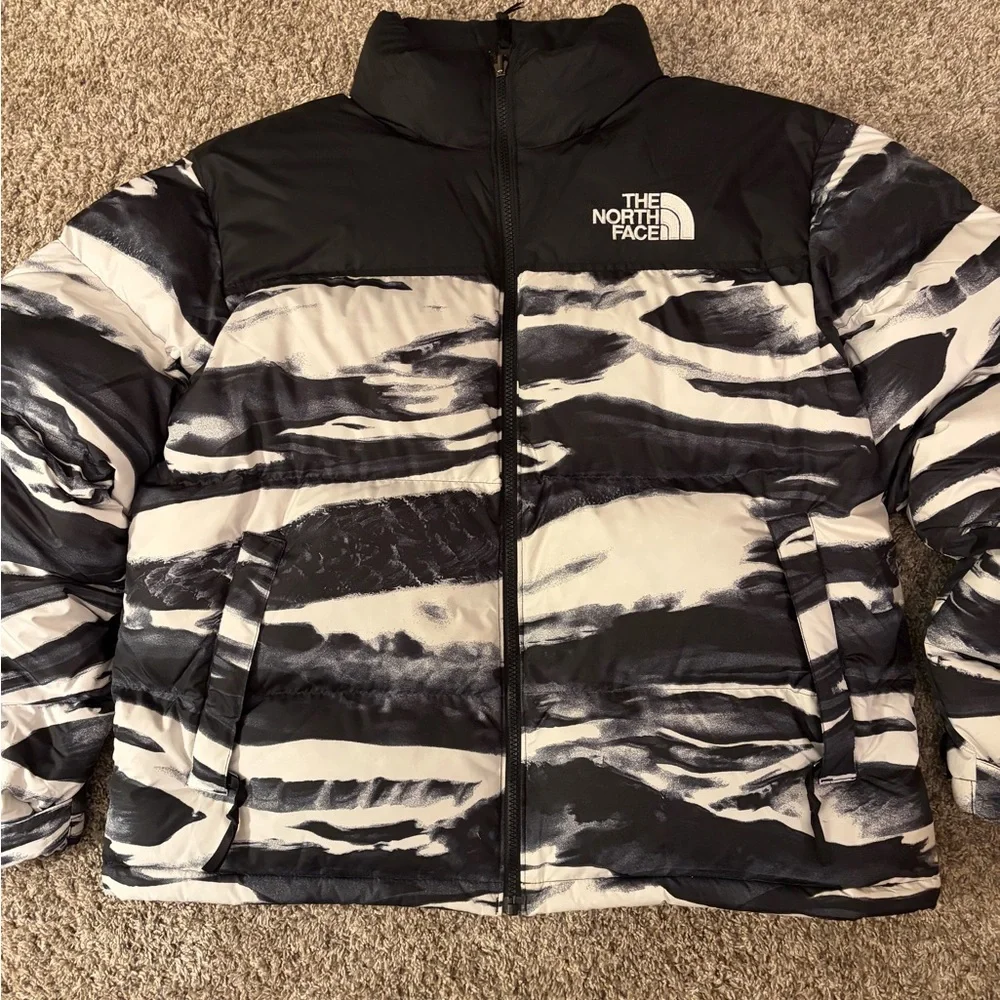 The North Face Monochrome Patterned Jacket - Picture 1 of 7